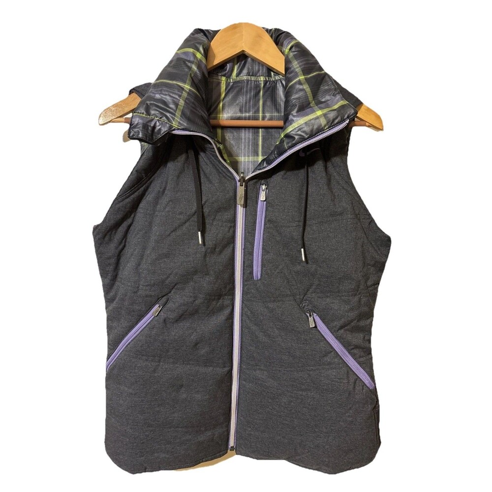 Nike Woman’s Golf Jacket Size M Black Reversible Sleeveless Sport Hat Pockets